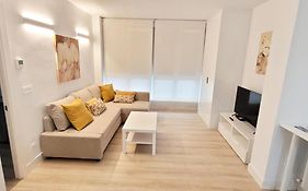 Cozy White Home In Getxo